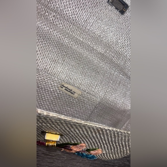 Floral Embroidered Clutch - Picture 6 of 7